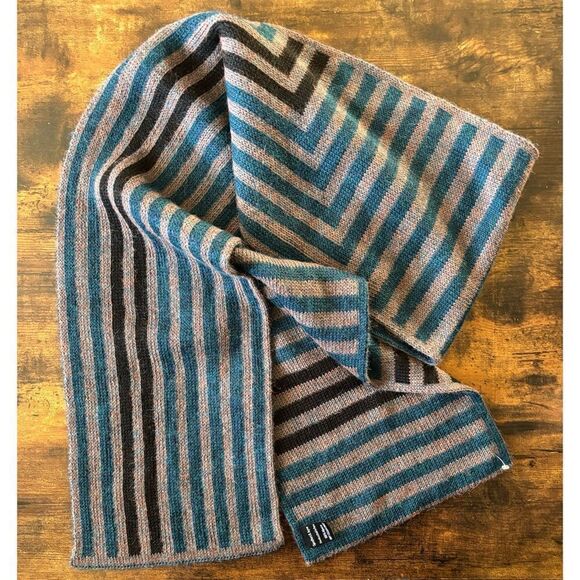 Spratters And Jayne Handcrafted Geometric Alpaca
Scarf / NWOT - Picture 2 of 5